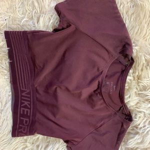 Nike athlete set wine color really pretty